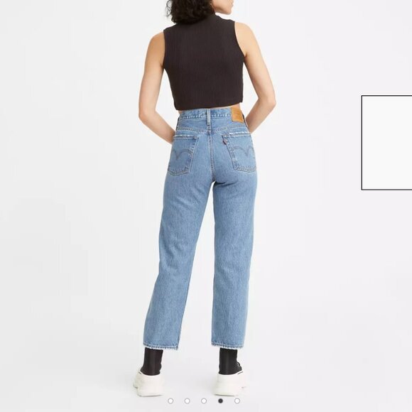 NWT Levi's Wedgie Straight Fit Women's Jeans - Light to Medium Wash - Picture 2 of 2